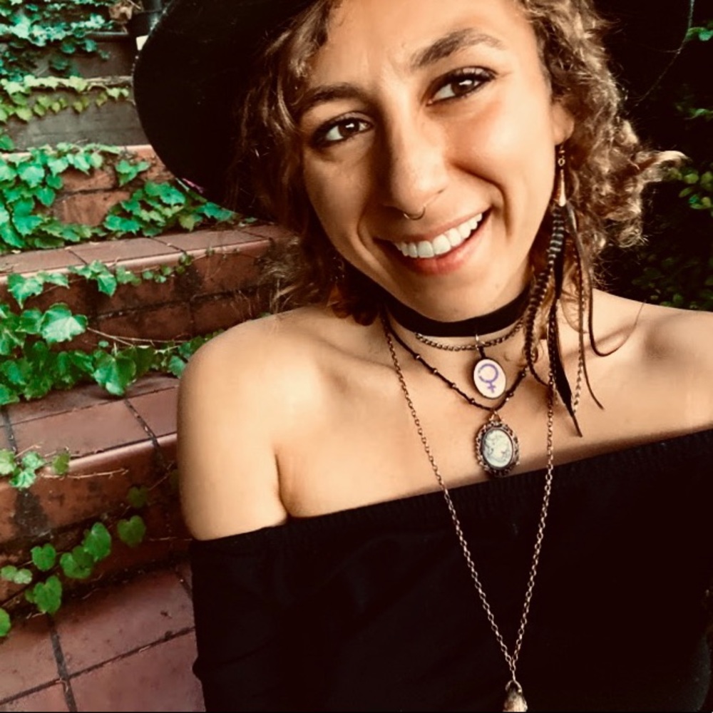 Meet your Posher, Daniella